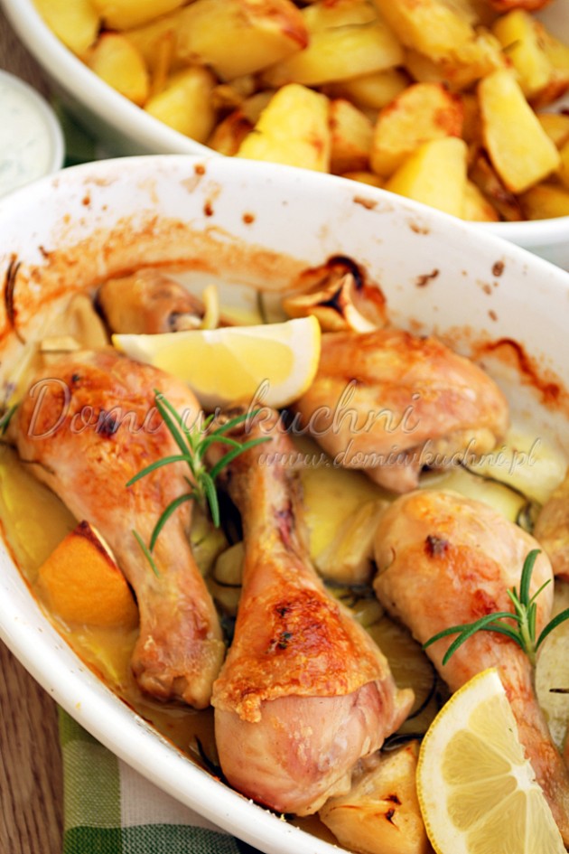 Złocisty kurczak z ziołowym sosem greckim